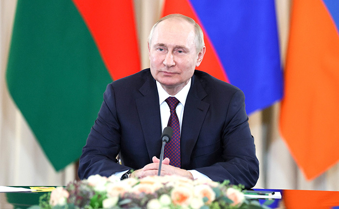 Путин: Российская экономика должна выйти на более высокие темпы роста