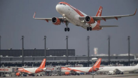 Сотни авиарейсов отменят в Берлине из-за забастовки