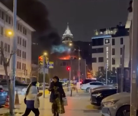 При пожаре в армянской церкви в Стамбуле погибли люди