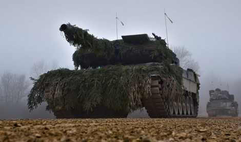 Министр обороны ФРГ сообщил сроки поставок танков Украине