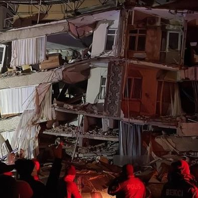 Мощное землетрясение на юго-востоке Турции привело к жертвам и разрушениям