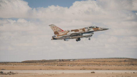 Израиль ракетным обстрелом ответил на нападение Хамаса
