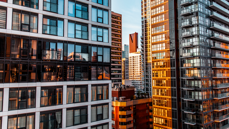 Новостройки в Москве начали дешеветь