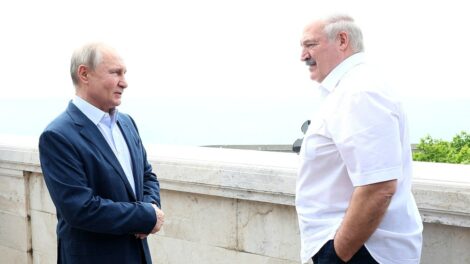 Россия в июле начнёт размещать в Белоруссии ядерное оружие: Путин