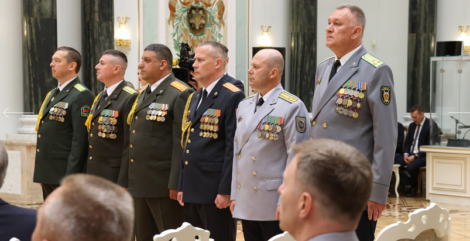 Лукашенко присвоил генеральские звания высшему офицерскому составу