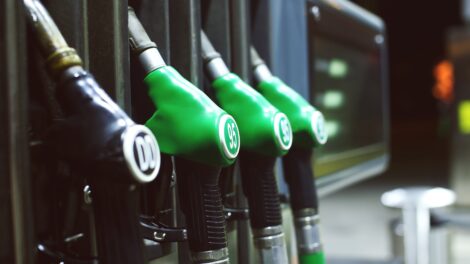 Правительство готовится стабилизировать цены на бензин