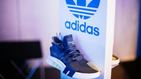 Adidas закрыл год с чистым убытком