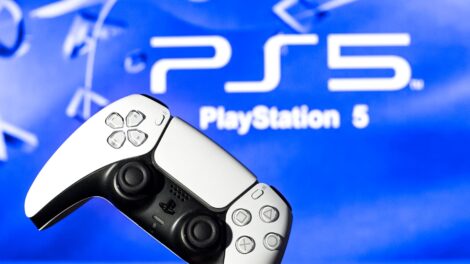 Продажи PS5 показали уверенный рост по результатам года