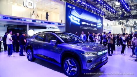 Changan представил первый в мире серийный автомобиль-трансформер