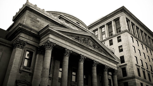 Инвесторы выводят крупную сумму с рынка золота и серебра