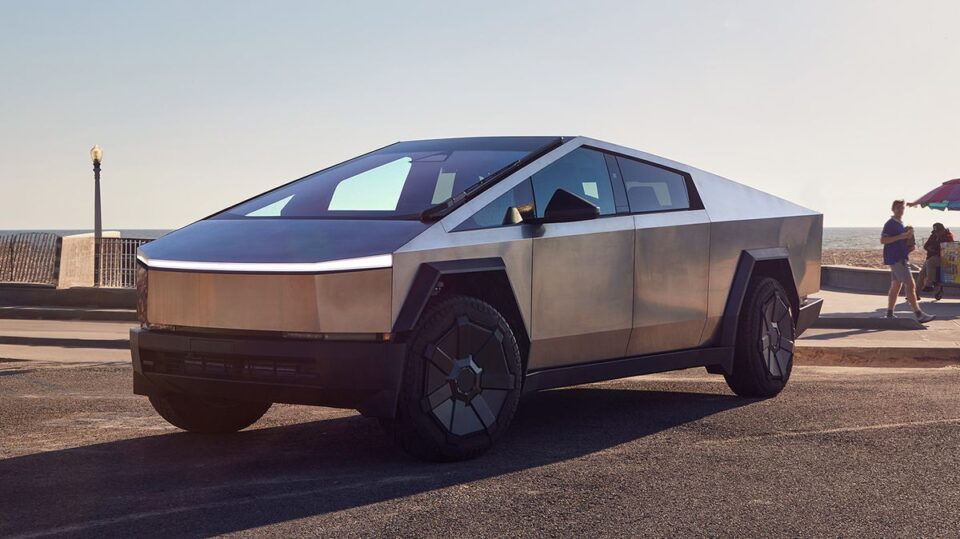 Tesla сократила чистую прибыль в 2,5 раза в четвертом квартале