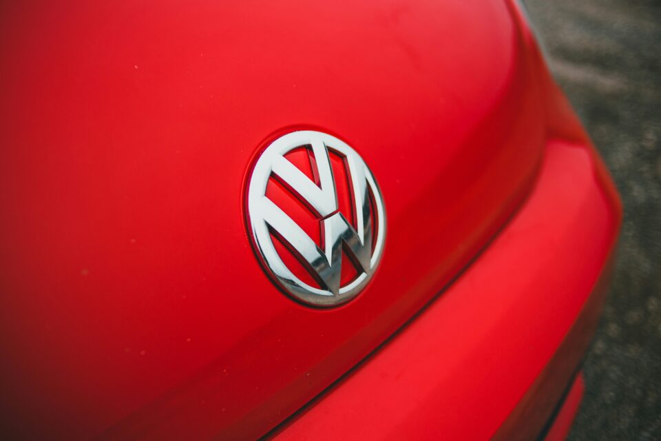Volkswagen сократит 100 тысяч работников