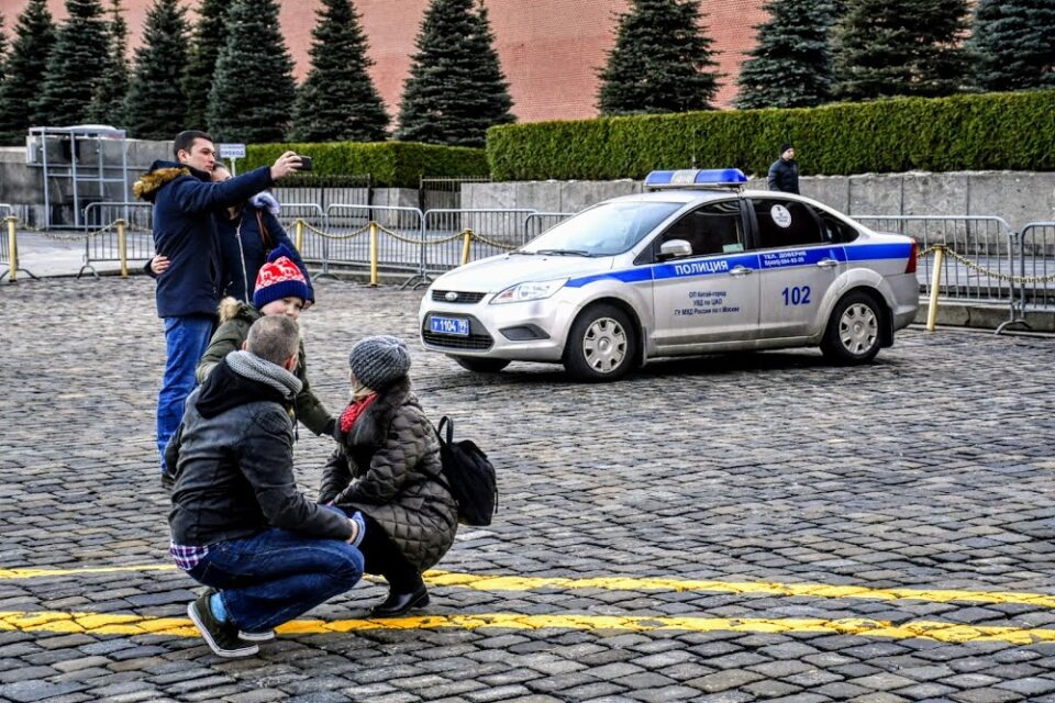 Сотрудникам МВД могут поднять зарплату за работу с БПЛА