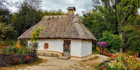 «Бегство из Улья»: почему поколение 30-летних массово продает квартиры в мегаполисах и уезжает в деревню