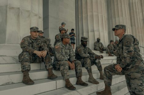 По приказу Трампа Пентагон направил 35 тысяч военнослужащих на улицы городов США