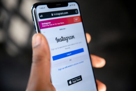 Вскоре в Instagram появится функция, которая позволит родителям запрещать подросткам общаться с персонажами, созданными ИИ