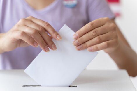 Предварительный подсчет голосов на выборах в Великобритании показал поражение партии Стармера